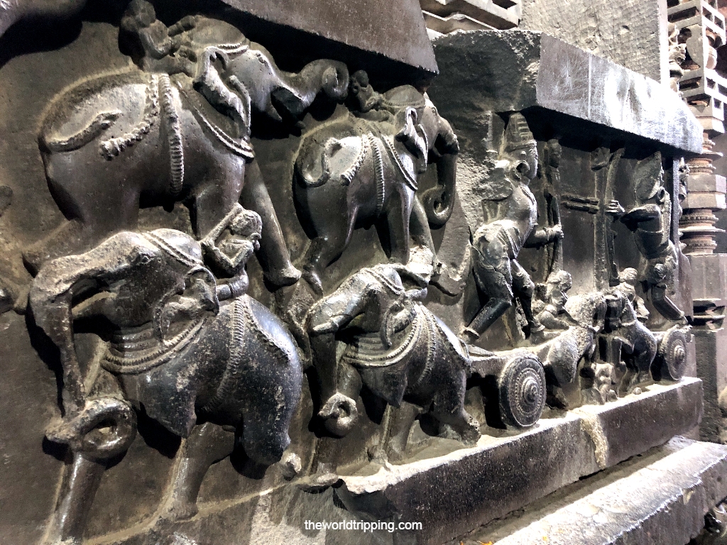Sculptures at Bhuleshwar Temple